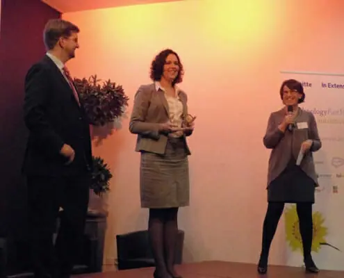 Hélène Auguet recevant le prix Deloitte Technology Fast 50
